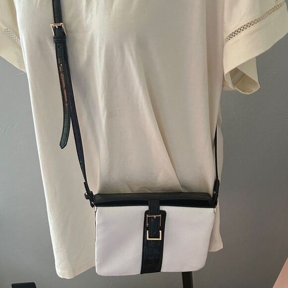 Isaac Mizrahi classic White and Black leather Crossbody Bag - Picture 3 of 9